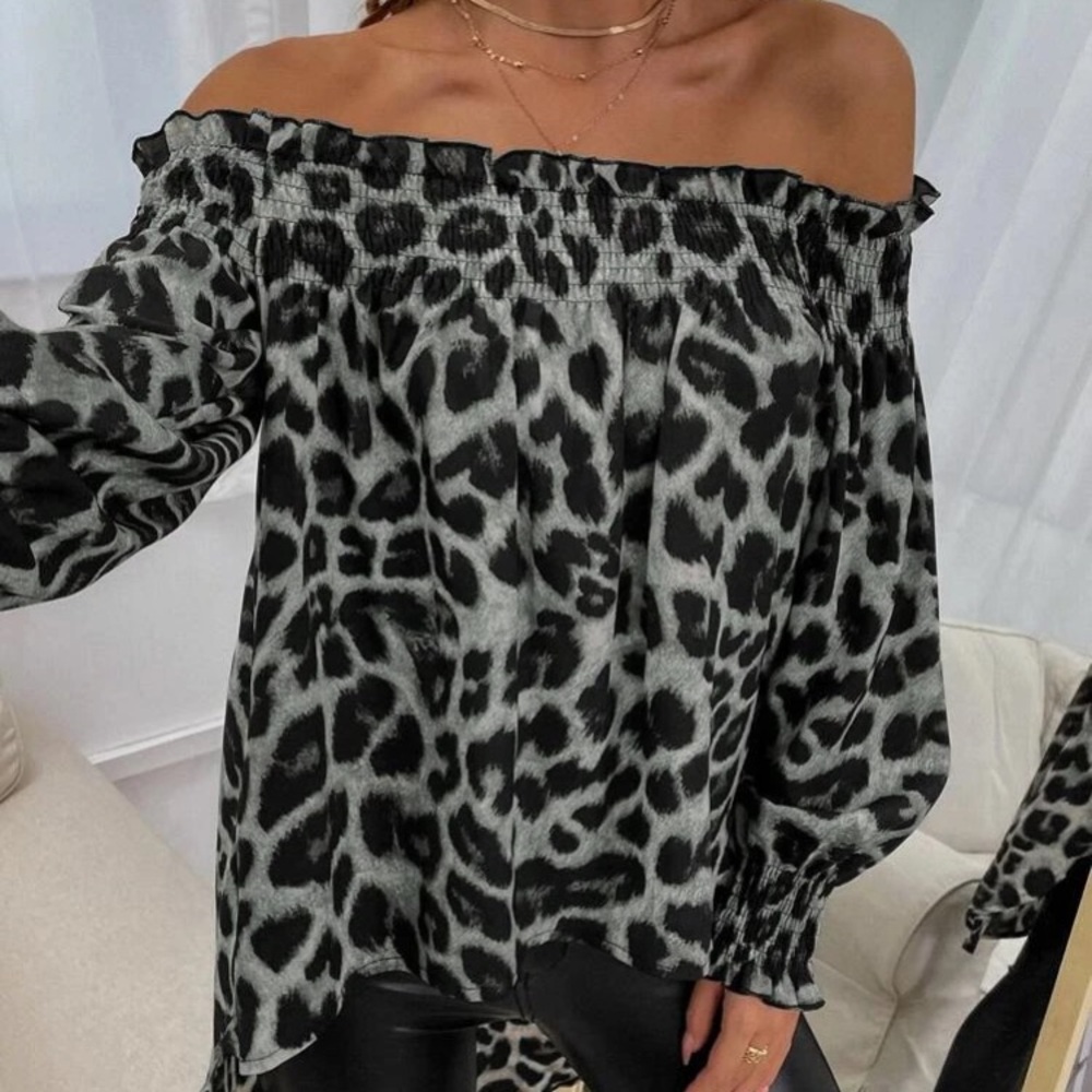 Leopard print off shoulder blouse - Picture 5 of 5